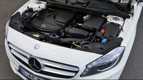 Zelden heeft een nieuwe editie van een automodel meer afgeweken van zijn voorganger dan de nieuwe Mercedes-Benz A-Klasse. De twee lijken absoluut niet op elkaar, kennen een geheel afwijkende construct