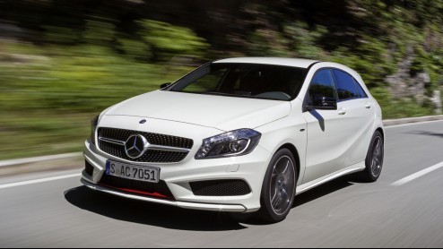 Zelden heeft een nieuwe editie van een automodel meer afgeweken van zijn voorganger dan de nieuwe Mercedes-Benz A-Klasse. De twee lijken absoluut niet op elkaar, kennen een geheel afwijkende construct