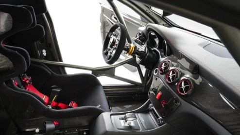 Mercedes CLA 45 AMG Racing Series klaar voor autosport en racerij.