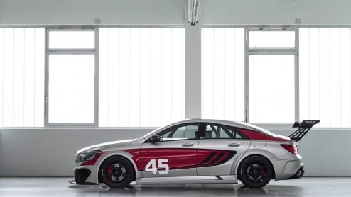Mercedes CLA 45 AMG Racing Series klaar voor autosport en racerij.
