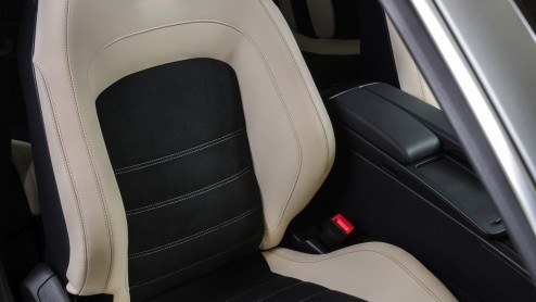 Mercedes C63 AMG Edition 507 heeft een meerprijs van 12.000 euro ten opzichte van de standaardversie. Dan krijg je wel 50 pk en exclusieve details erbij.