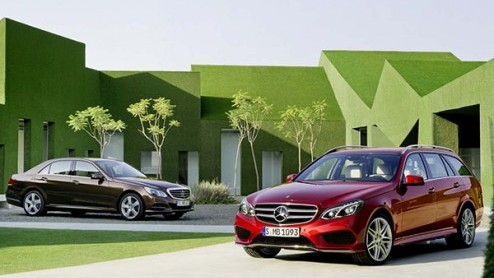 Het nieuwe gezicht van de vernieuwde Mercedes-Benz E-klasse was al geen geheim meer. De Duitsers maken nu ook alle details bekend en wat blijkt de vernieuwde E-klasse heeft twee gezichten.