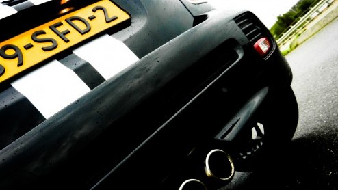 Een Mini met een lager dak. Afgezaagd? Niet als-ie Mini Coup heet! De nieuwste variant is er n voor de echte scheurneuzen. Als Cooper S met John Cooper Works DNA zet de nieuwe telg helemaal zijn be
