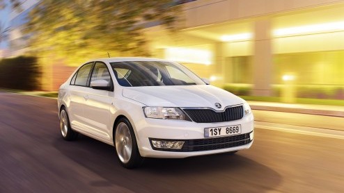 De Skoda Rapid voert enkele wijzigingen door aan de Rapid voor het nieuwe modeljaar. Zo is de sedan vanaf medio november leverbaar met de 90 pk 1.6 TDI Greentech, goed voor 20% bijtelling.
