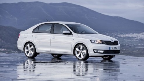 De Skoda Rapid voert enkele wijzigingen door aan de Rapid voor het nieuwe modeljaar. Zo is de sedan vanaf medio november leverbaar met de 90 pk 1.6 TDI Greentech, goed voor 20% bijtelling.