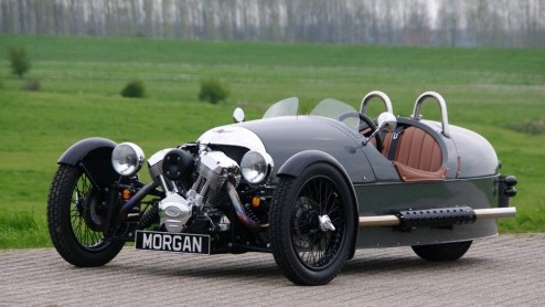 Men kan zich afvragen of iemand die een Morgan Three Wheeler koopt wel bij zijn volle verstand is. Geen dak, geen deuren, geen voorruit, geen verwarming, eigenlijk in het geheel geen comfort  en dat