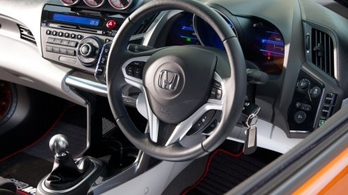 Honda weet heus wel dat de hybride CR-Z sportcoupe pas echt leuk is met meer pit. En dus heeft het merk Mugen de opdracht gegeven dit te realiseren. Resultaat? De CR-Z iCF Mugen, met 175 pk!