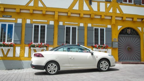 Als het weer eens echt zomer is moet je het er gewoon van nemen. Renault stuurde ons daarom met alle plezier op pad in een Mgane Coup-Cabriolet Floride, de exclusief uitgevoerde cabrio met inklapb