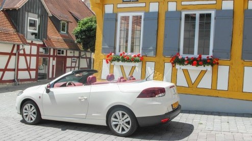 Als het weer eens echt zomer is moet je het er gewoon van nemen. Renault stuurde ons daarom met alle plezier op pad in een Mgane Coup-Cabriolet Floride, de exclusief uitgevoerde cabrio met inklapb