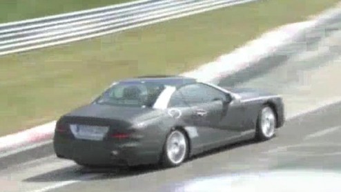 Je zult je misschien afvragen waarom de nieuwe Mercedes-Benz SL er nog niet is. De Duitsers hebben echter een goede reden. Volgend jaar bestaat de SL-Klasse precies zestig jaar en dat moet een feestje