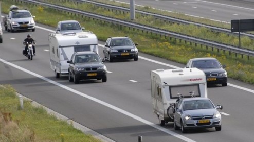 Elke 90 seconden wordt een buitenlandse hardrijder geflitst op de Belgische snelwegen. Een op de drie boetes gaat naar Nederlanders, zo meldt de Belgische krant De Standaard.