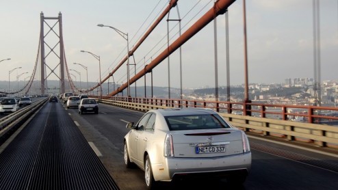Cadillac gaat een nieuwe fase in met het offensief op de Europese markt. De nieuwe CTS is namelijk de eerste auto van het luxemerk van General Motors die serieuze concurrentie is voor de Europese prem