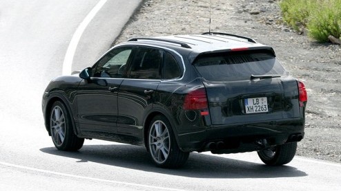Porsche is druk bezig met de voorbereidingen voor de geheel nieuwe Cayenne, die zoals het er nu naar uitziet eind 2010 zal debuteren. Dan komt Volkswagen namelijk ook met de tweede generatie van de To