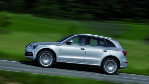 Audi heeft de prijzen bekend gemaakt van het kleinere broertje van de Q7. Inderdaad, heel toepasselijk de Q5 genaamd, die het leven van onder meer de BMW X3 zuur moet gaan maken.