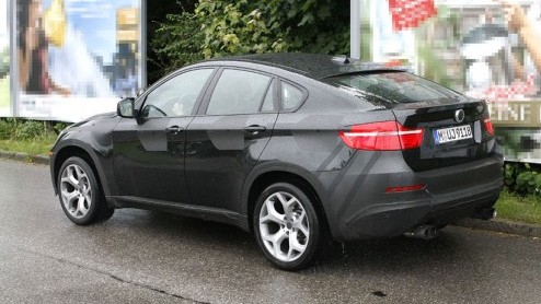 De spionagefoto's deden al even de ronde, nu is bekend dat de X6 in M-uitvoering er cht komt. BMW heeft uiteraard naast gespierde looks ook meer spiermassa in het vooronder voor ons in petto. Geen V1