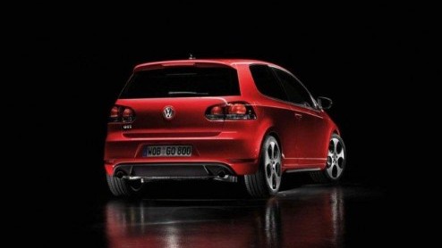 Wachten op de Autosalon van Parijs voor de Volkswagen VI GTI? Niet nodig, dit zijn de eerste beelden. 211 pk niet genoeg? Lees dan niet verder en wacht op de Golf GTI R, die zo'n 60 pk extra meekrijgt