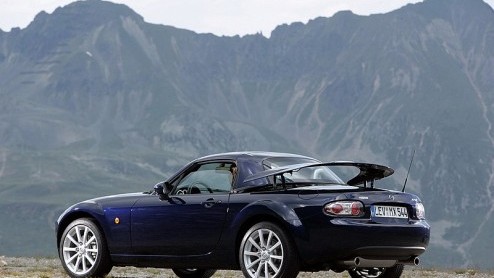 Mazda verraste 17 jaar geleden vriend en vijand door de compacte open sportauto  van oorsprong een Brits domein  opnieuw leven in te blazen. Met groot succes mogen we daar nog aan toe voegen, want o