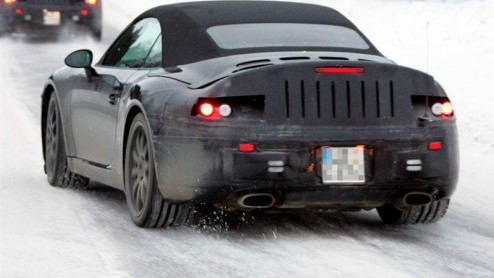De Porsche 911 blijft maar evolueren. De nieuwe generatie staat na 2011 op stapel en gaat intern als 998 door het leven. Zuffenhausen verricht nog steeds intensief testwerk in de sneeuw, waar de subti