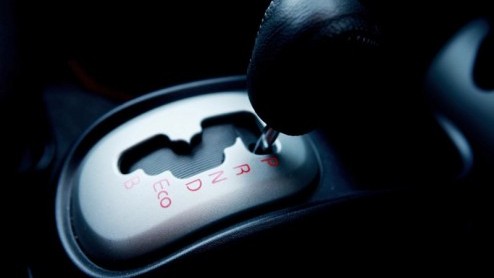 Volgens Mitsubishi heeft de elektrisch aangedreven auto de toekomst. Sterker nog, komende zomer al verfraaid de i-MiEV het straatbeeld in Japan. De auto waar vier volwassen Japanners fatsoenlijk in ku