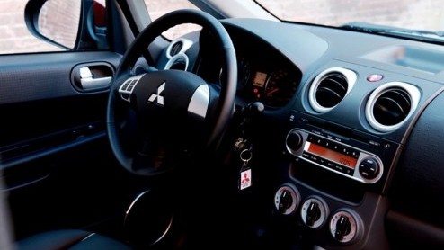 Een diesel? Nee, daar gelooft Mitsubishi niet meer in. Althans, niet voor de vernieuwde Colt. De fabrikant heeft een aantal maatregelen genomen om de 1.1 en 1.3 benzineversies een stuk zuiniger te mak
