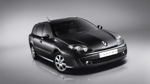 Aan de kant, de Renault Laguna Black Edition is on route. Deze Franse middenklasser krijgt een GT Look Pack mee waardoor hij dreigender en sportiever in het leven staat. Qua luxe zal het je aan niets