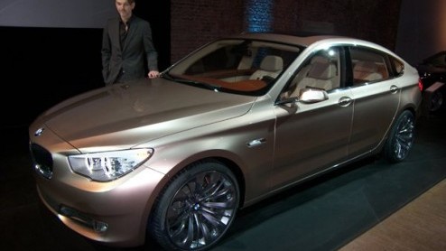 In Mnchen waren een aantal gelukkigen bijeen om het studiemodel van de BMW 5-serie GT te aanschouwen, voorafgaand aan de Autosalon van Genve. Daarvan zijn beelden de wereld in gestuurd, dus weten we