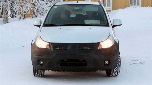 De Fiat Sedici zoekt de publiciteit op. Deze bijna-SUV krijgt namelijk een facelift, waarvan opnieuw beelden zijn opgedoken. Erg groot zijn de veranderingen echter niet.