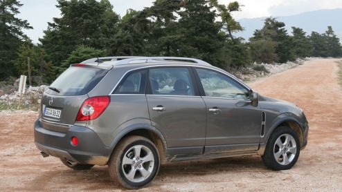 Nog maar drie jaar geleden trok Opel zich terug uit het SUV-segment, waar de Frontera toch niet helemaal zonder succes was. Geen verstandig besluit, want vooral de Koreaanse merken hebben sindsdien de