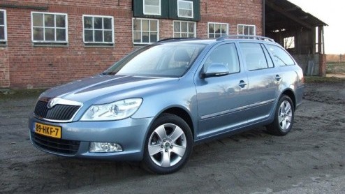 De Skoda Octavia heeft eind vorig jaar een opknapbeurt ondergaan. Was het nodig dan? Nou nee, niet echt. Wellicht dat daarom de wijzigingen ook bescheiden zijn gebleven. Althans, zo op het eerste gezi