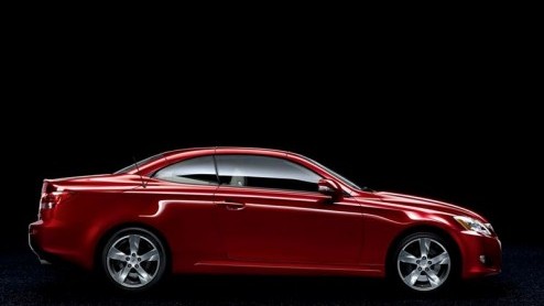 Loop niet voorbij de Lexus-stand op de Autosalon in Zwitserland. Daar presenteren de Japanners namelijk de nieuwe RX450h, die de eerste hybride-SUV RX400h zal opvolgen. Daarnaast staat ook de IS 250C 