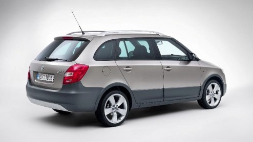 Kort geleden lieten we een glimp zien van de nieuwste Scout-variant bij Skoda. Het merk dikt de looks van de Fabia Combi aan en komt als diesel of benzine op de markt. Over twee weken staat hij op de 