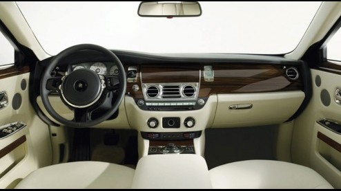 Zagen we eerst alleen de grille als plagerij, nu is hij helemaal in beeld: het studiemodel van de langverwachte, veelbelovende Baby-Rolls, de Rolls-Royce 200EX Concept! Wie m in levende lijve wil aan