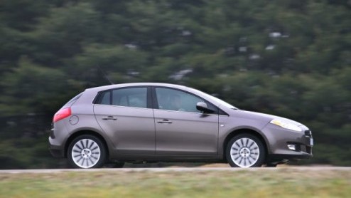Fiat breidt het gamma van de Fiat Bravo uit met een nieuwe instapdiesel. Het is een 90 pk sterke variant van de 1.6 Multijet. Zijn zuinige brandstofinname wordt beloond met een A-label. Je kunt m zak