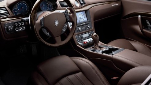 Maserati wil ook graag iets nieuws presenteren op de aankomende autosalon. Dus wordt de Maserati GranTurismo S leverbaar met automaat. Met dezelfde 4.7 liter V8 onder de kap, opnieuw geen gebrek aan