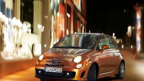 Leuk, zo'n Fiat 500 Abarth. Hoeveel vermogen heeft-ie? Zestig of honderdzestig! Rinspeed heeft motortuning ontwikkeld die naar keuze heel bescheiden of juist krachtig is afgesteld. Zuinig en rustig vo