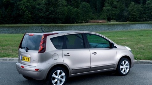 Eind vorig jaar stelde Nissan de vernieuwde NOTE voor. Vandaag zijn de prijzen bekend gemaakt. Vanaf 16.175 euro doet de dealer zaken, voor de 1.4 met 88 pk. Dankzij zijn CO2-uitstoot van 139g/km valt