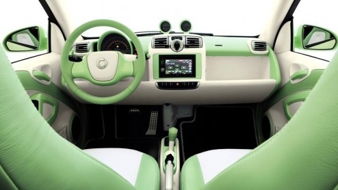 Smart tuner BRABUS vergrijpt zich aan elektriciteit. Een fortwo electric drive werd grondig bekeken en vervolgens opgeleukt. En ja, hij is nog steeds 'groen'.