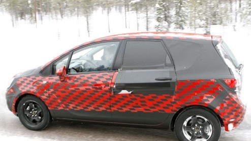 Uitstel betekent geen afstel. De Opel Meriva laat nog even op zich wachten, maar zijn komst is zeker. Op de vandaag binnengekomen beelden zien we de nieuwe ruimtevariant al met een stuk minder verhull