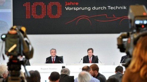 Crisis of niet, bij Audi hangt nu de vlag uit. Het merk sloot 2008 af met de beste omzet-, winst-, productie- en verkoopcijfers ooit. Het is het dertiende jaar op rij met een groei van het aantal verk
