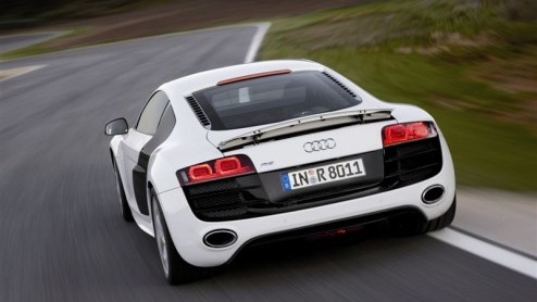 Audi presenteert op de AutoRAI 2009 twee spraakmakende topmodellen uit de collectie, te weten de Audi R8 5.2 FSI quattro en de machtige Q7 met 6.0 TDI V12. Haastig meldt het merk dat ook de meer gangb