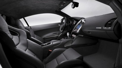 Audi presenteert op de AutoRAI 2009 twee spraakmakende topmodellen uit de collectie, te weten de Audi R8 5.2 FSI quattro en de machtige Q7 met 6.0 TDI V12. Haastig meldt het merk dat ook de meer gangb