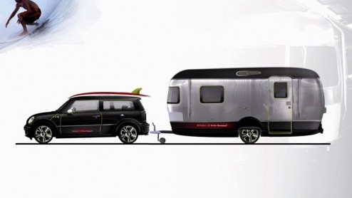 Waar kan een speciaal lifestyle-icoon als de Mini Cooper Clubman met Airstream trailer nou beter gepresenteerd worden dan op de 'Salone del Mobile' in Milaan. Republic of Fritz Hansen, een meubelprodu