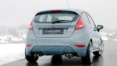 Bij Loder1899 vonden ze de Ford Fiesta nog wat te bescheiden. Daarom grepen ze een driedeurs bij de kladden en werd er een bodykit met groot lichtmetaal ontwikkeld. De toch al verre van saaie Fiesta z
