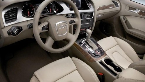 Na de komst van de Audi A6 Allroad kon je natuurlijk de vingers er op natellen dat er ook van de A4 een stoere, robuust ogende variant aan het gamma wordt toegevoegd. De A4 Allroad debuteert in ons la