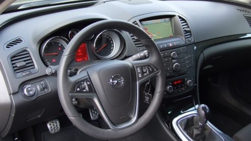 Samen met de stationversie van de Opel Insignia, de Sports Tourer, introduceert de Duitse fabrikant eveneens een tweetal nieuwe motoren, die ook in de sedan en hatchback beschikbaar komen. Daarmee sti