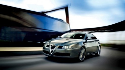 Voor de liefhebbers introduceert Alfa de MiTo Veloce en de GT Imola. Alfas kleinste gaat voor lekker veel pks en extra sportiviteit  al is het nog geen GTA. De GT van het merk is als Imola-uitvoeri