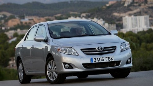 s Werelds meest verkochte auto aller tijden, de Toyota Corolla, is nu ook met 1.3 VVT-i benzinemotor leverbaar. Deze is gekoppeld aan een start-stop systeem waardoor het verbruik nog lager uitvalt en