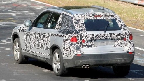 Het is maar heel even stil geweest rond de BMW X1. De komst van de kleinste Sports Activity Vehicle uit de BMW-stallen wordt langzamerhand een kwestie van aftellen, tot september dit jaar. Geen wond