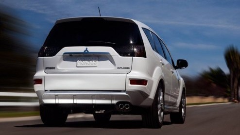 Mitsubishi kondigde onlangs de Outlander GT Prototype aan, en stuurde alvast een opwarmertje de wereld in. Nu de sportief verbouwde Japanner in New York is gepresenteerd, mogen we 'm in volle glorie a