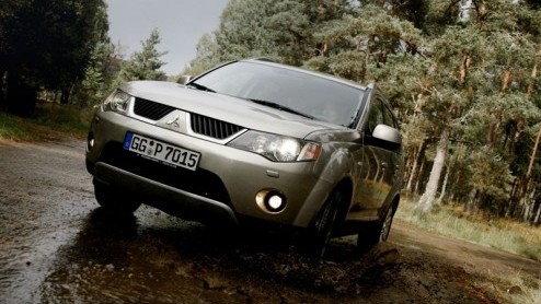 Lente betekent bij Mitsubishi de nodige voordeeltjes. Zo zijn alle Lancers 2000 euro in prijs verlaagd en doet de Outlander 2.2 DI-D Corporate Edition zijn intrede. Daarnaast rijdt de Colt CZC Spring